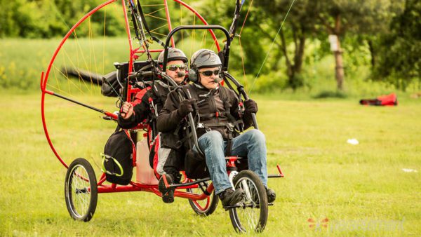 tandem na motoparalotni